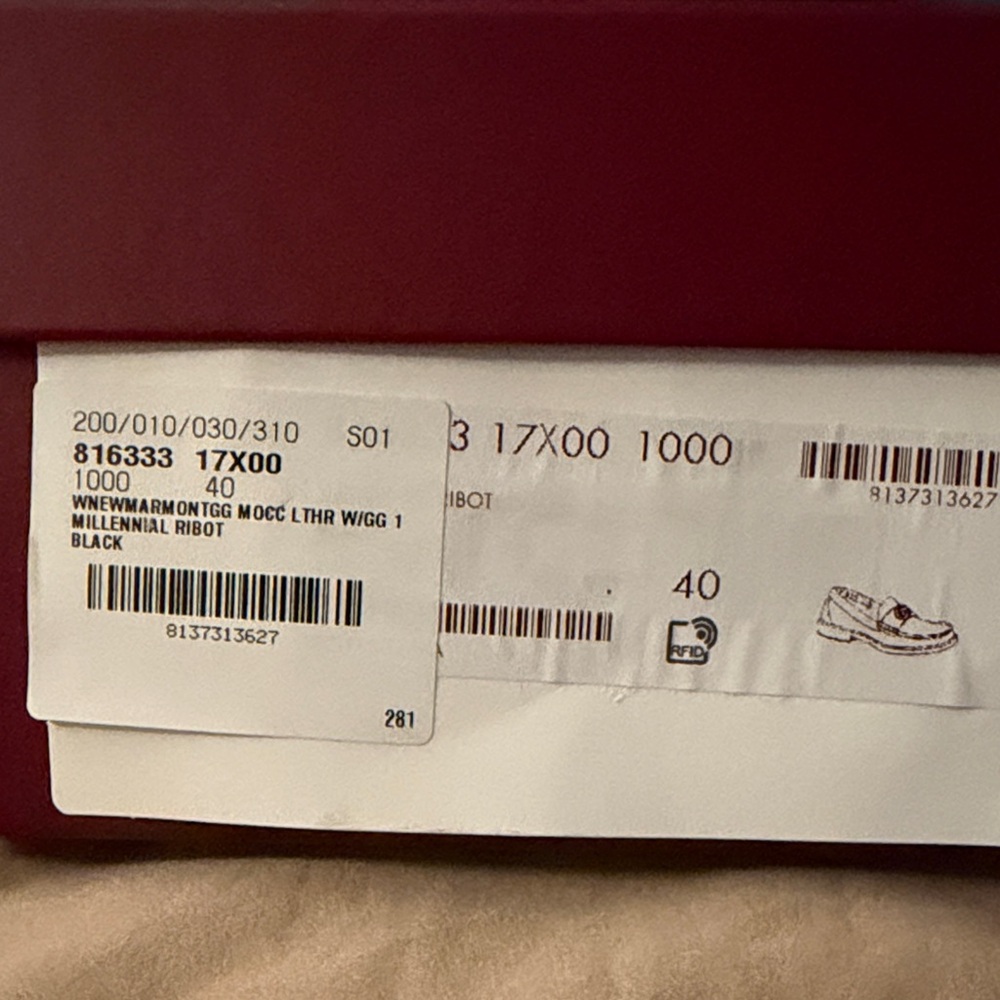 Gucci Elegant Black Loafers with Champagne Emblem. Only worn once- - Picture 4 of 5